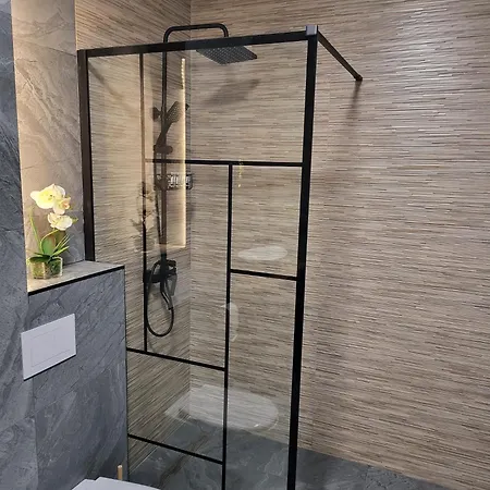 Wes Grand Park Apartment