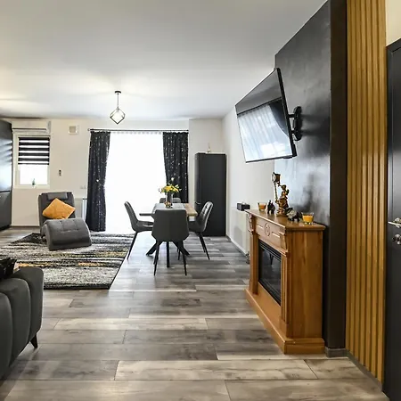 Wes Grand Park Apartment
